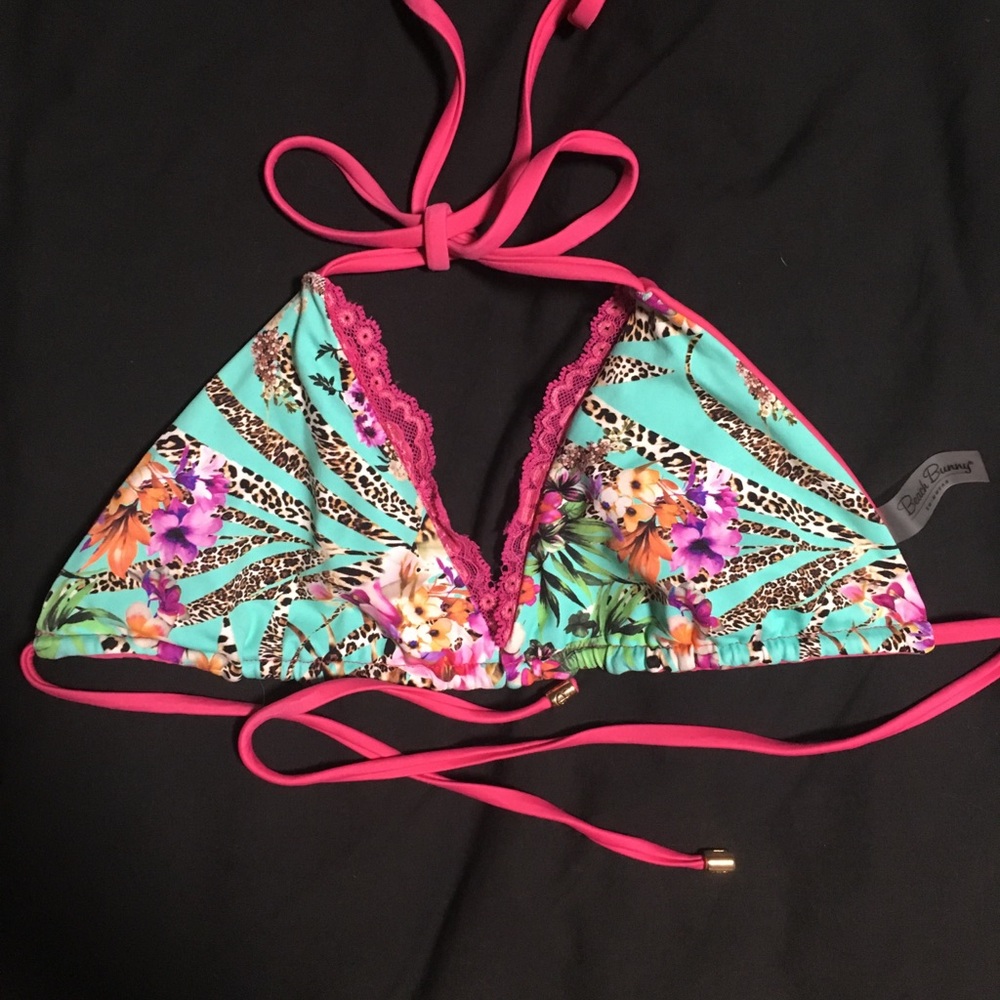 Beach bunny triangle top